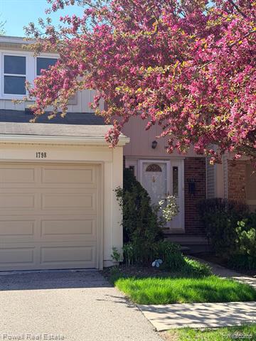 front view picture of 1798 Brentwood Dr, Troy, MI. 48098