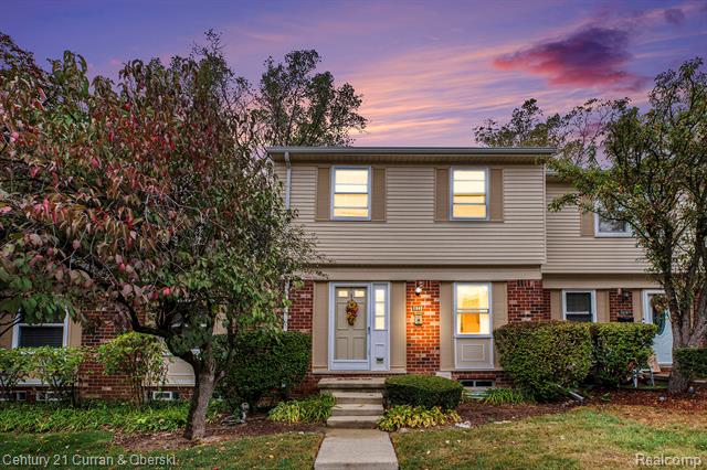 front view picture of 5840 Northfield Pkwy, Troy, MI. 48098