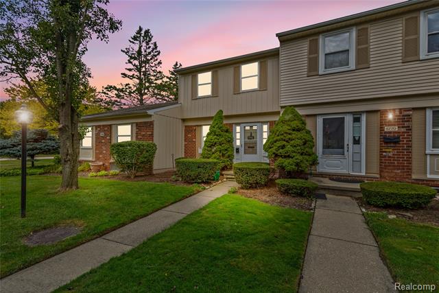 front view picture of 5768 Northfield Pkwy, Troy, MI. 48098