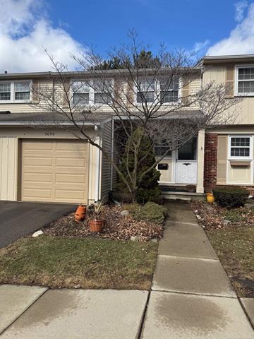 front view picture of 5090 Buckingham Pl, Troy, MI. 48098