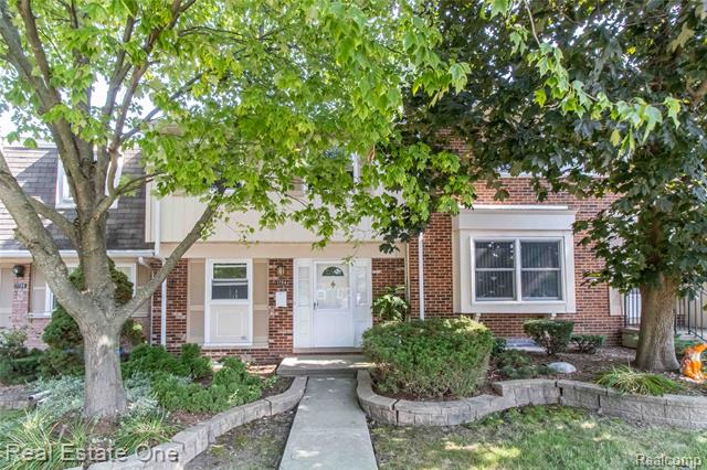front view picture of 1704 Brentwood Dr, Troy, MI. 48098