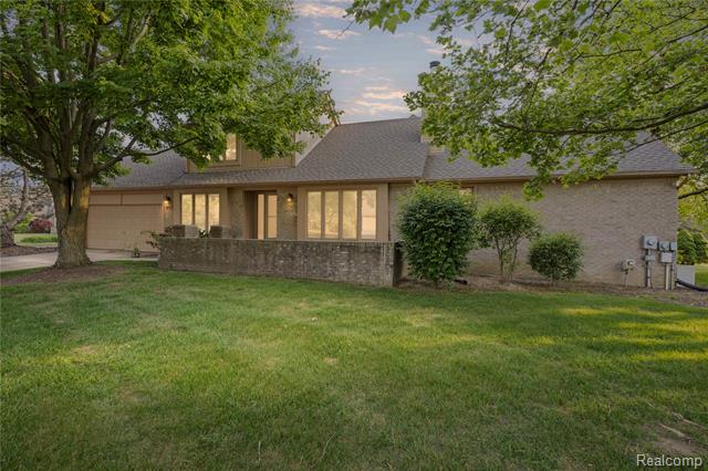 front view picture of 5805 Dawn Ridge Dr, Troy, MI. 48098
