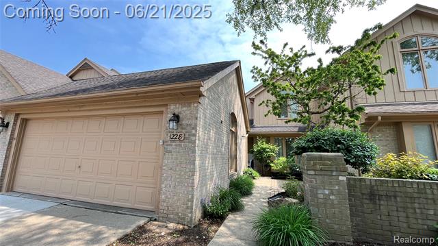 front view picture of 1228 Autumn Dr, Troy, MI. 48098