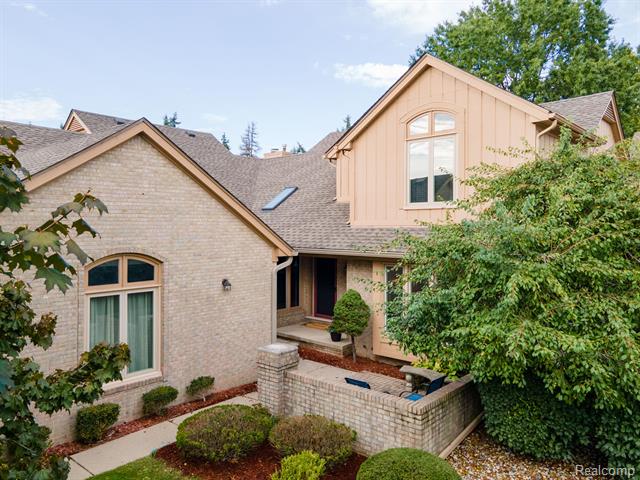 front view picture of 1220 Autumn Dr, Troy, MI. 48098