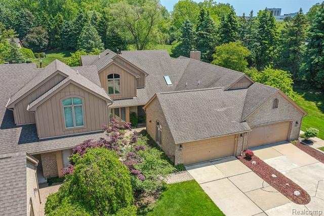 front view picture of 1328 Autumn Dr, Troy, MI. 48098