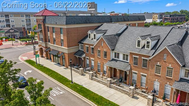front view picture of 11 N Squirrel Rd, Auburn Hills, MI. 48326