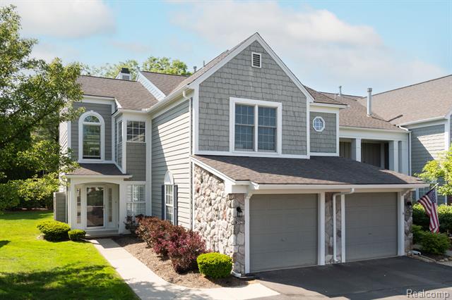 front view picture of 2090 Eagle Pointe, Bloomfield Hills, MI. 48304