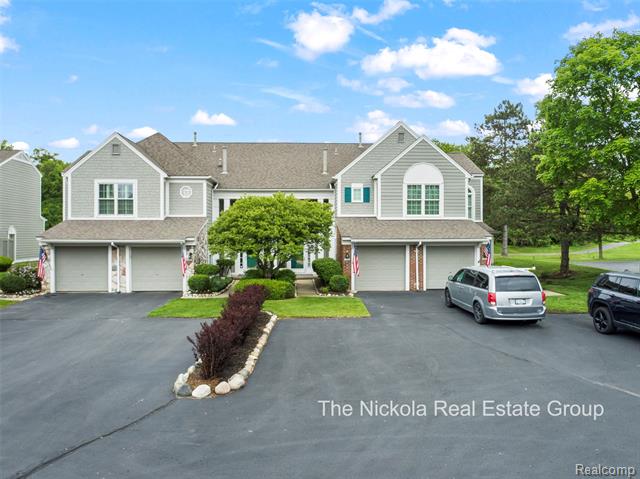 front view picture of 2017 Eagle Pointe, Bloomfield Hills, MI. 48304