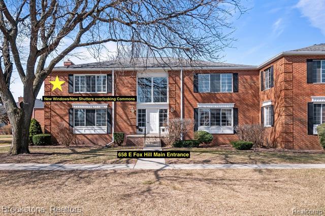 front view picture of 658 E Fox Hills Dr, Bloomfield Hills, MI. 48304