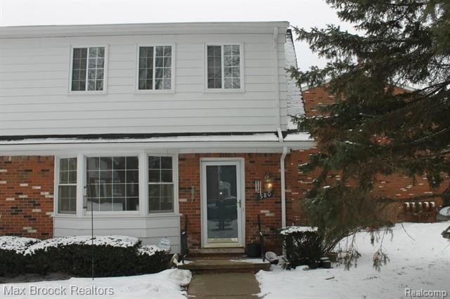 front view picture of 580 E Fox Hills Dr, Bloomfield Hills, MI. 48304