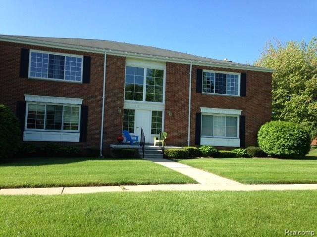 front view picture of 630 E Fox Hills Dr, Bloomfield Hills, MI. 48304
