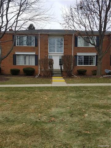front view picture of 754 E Fox Hills Dr, Bloomfield Hills, MI. 48304