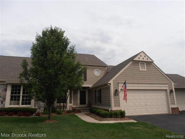 front view picture of 719 Upper Scotsborough Way, Bloomfield Hills, MI. 48304