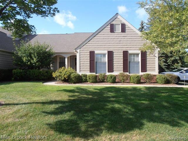 front view picture of 883 Tartan Trl, Bloomfield Hills, MI. 48304