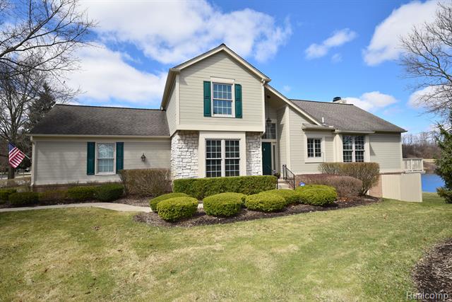 front view picture of 527 Newburne Pointe, Bloomfield Hills, MI. 48304