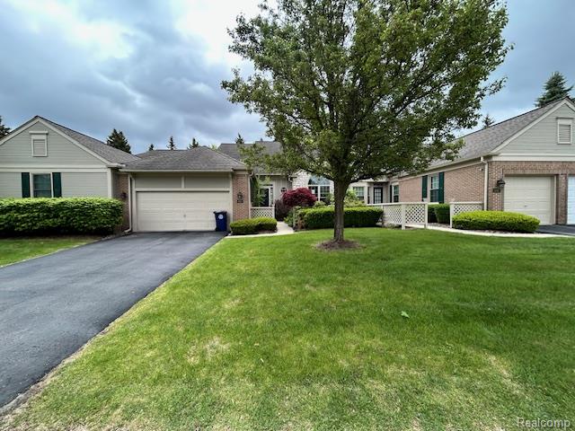 front view picture of 692 Brockmoor Ln, Bloomfield Hills, MI. 48304