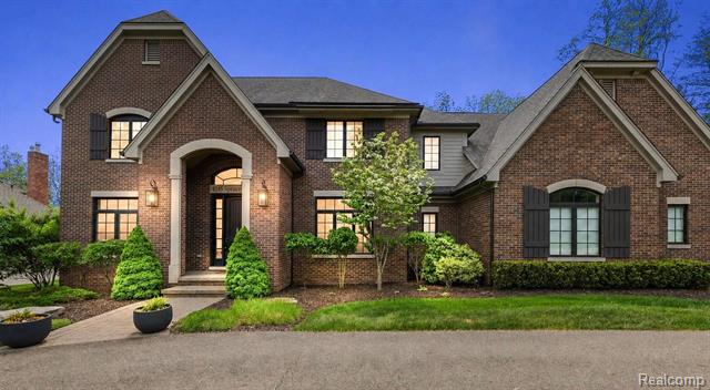 front view picture of 4345 Spruce Hill Ln, Bloomfield Hills, MI. 48301