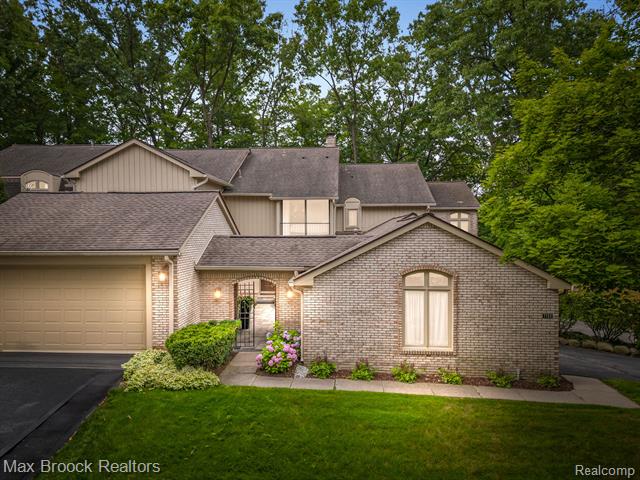 front view picture of 1132 Hillpointe Cir, Bloomfield Hills, MI. 48304
