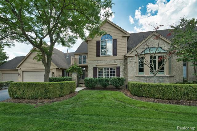 front view picture of 584 Cambridge Way, Bloomfield Hills, MI. 48304