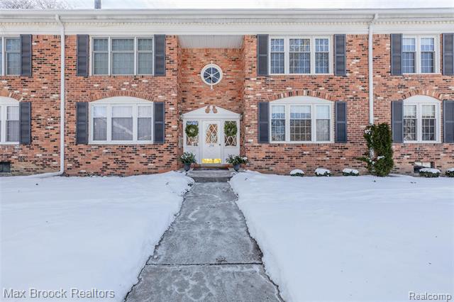 front view picture of 250 Billingsgate Ct Apt D, Bloomfield Hills, MI. 48301