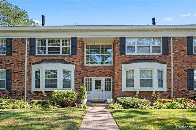 front view picture of 550 Billingsgate Ct Apt A, Bloomfield Hills, MI. 48301