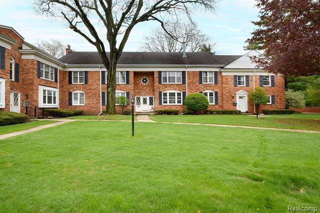 front view picture of 650 Trailwood Path Apt A, Bloomfield Hills, MI. 48301