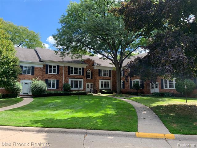 front view picture of 750 Trailwood Path Apt A, Bloomfield Hills, MI. 48301