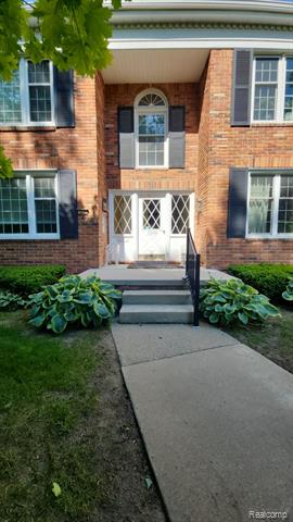 front view picture of 1250 Trailwood Path Apt A, Bloomfield Hills, MI. 48301