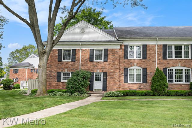 front view picture of 1360 Trailwood Path, Bloomfield Hills, MI. 48301