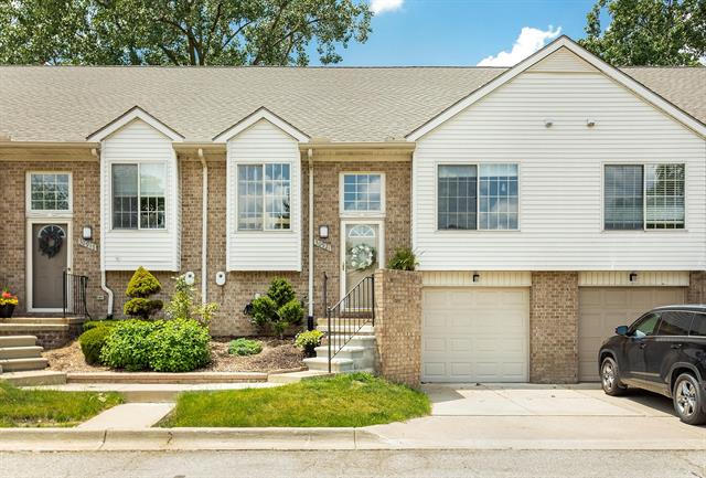 front view picture of 30921 Lee Frank Ln, Madison Heights, MI. 48071