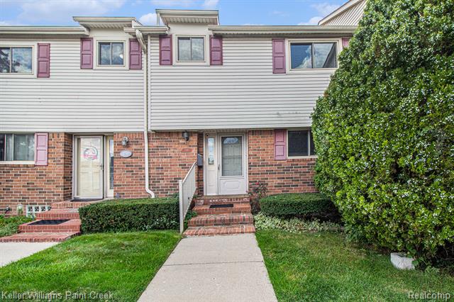 front view picture of 1748 E 13 Mile Rd, Madison Heights, MI. 48071