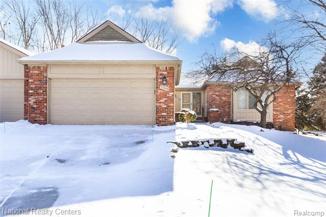 front view picture of 37019 Driftwood, Farmington, MI. 48331