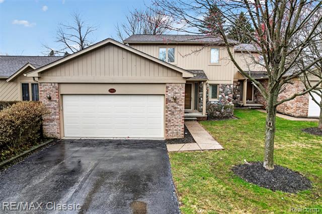 front view picture of 29441 Sylvan Ln, Farmington, MI. 48334