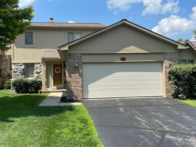 front view picture of 29494 Sylvan Ln, Farmington, MI. 48334