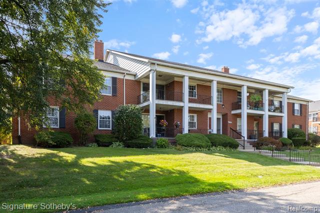 front view picture of 27671 W Echo Vly # 107, Farmington, MI. 48334
