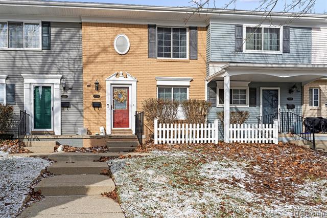 front view picture of 32220 W 12 Mile Rd, Farmington, MI. 48334