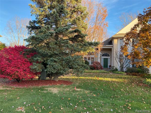 front view picture of 38049 Lantern Hill Ct, Farmington, MI. 48331