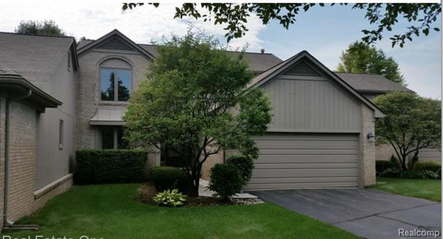front view picture of 33785 Vista Dr, Farmington, MI. 48331
