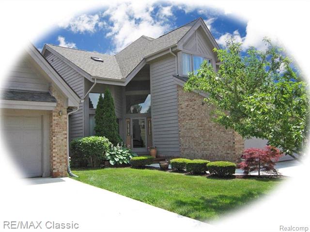 front view picture of 26766 Plumgrove Ln, Farmington, MI. 48334
