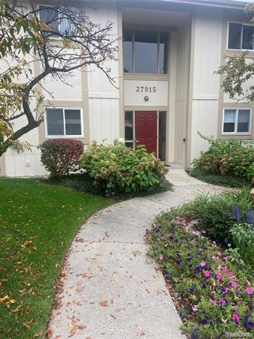 front view picture of 27915 Berrywood Ln # 69, Farmington, MI. 48334