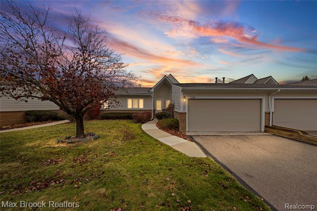 front view picture of 35282 Meadow Ln, Farmington, MI. 48335