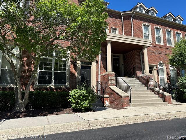 front view picture of 29253 Glen Oaks Blvd E, Farmington, MI. 48334