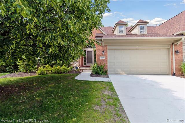 front view picture of 26636 Valhalla Dr, Farmington, MI. 48331