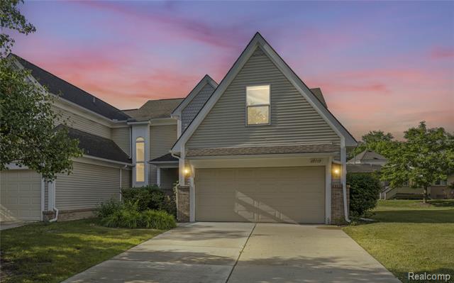 front view picture of 29719 Monterey Cir, Farmington, MI. 48336