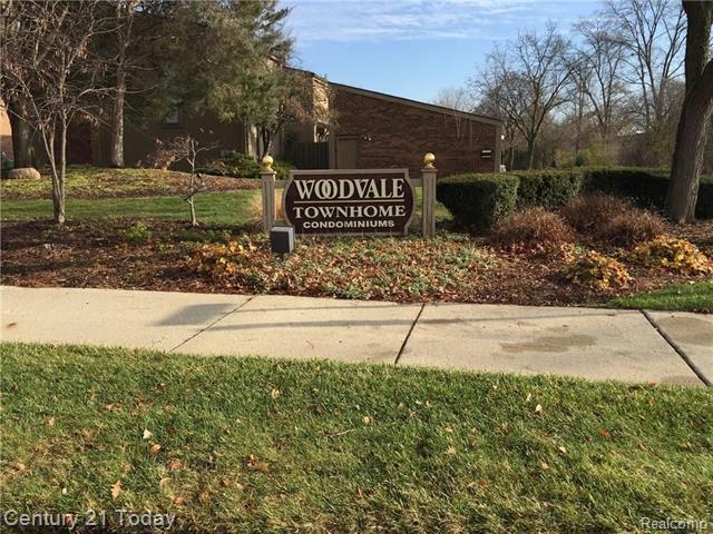 front view picture of 25047 Woodvale Dr S, Southfield, MI. 48034