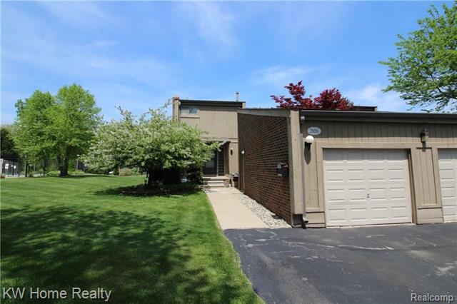front view picture of 25056 Woodvale Dr S, Southfield, MI. 48034