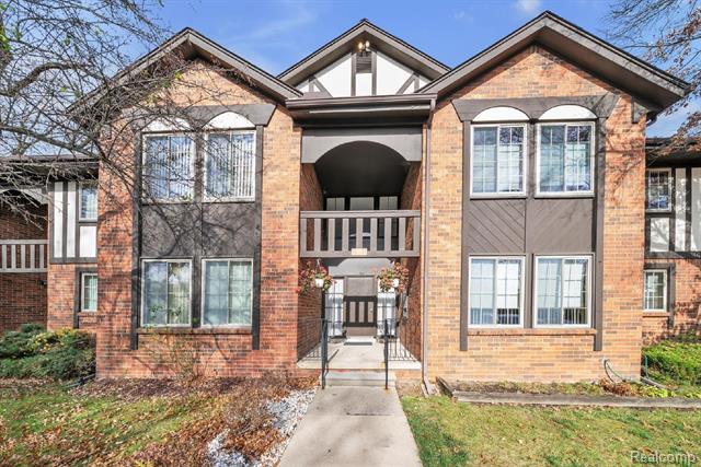 front view picture of 29123 Wellington Rd E Apt 18, Southfield, MI. 48034