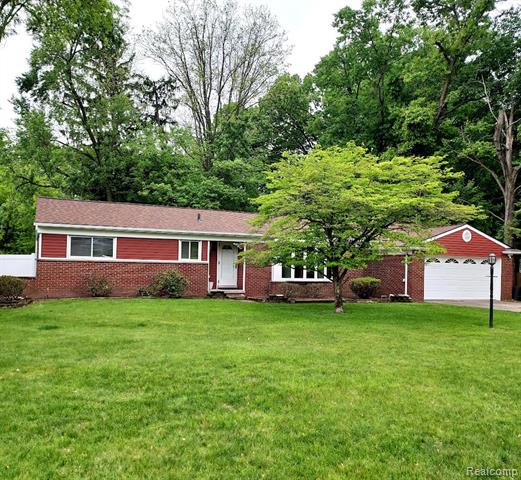 front view picture of 24781 Larkin Ave, Southfield, MI. 48033