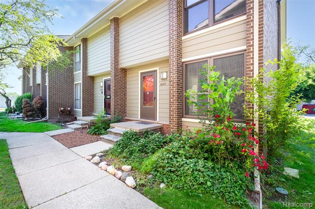 front view picture of 20973 Sherman Ave, Southfield, MI. 48033