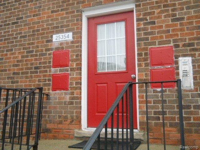 front view picture of 25354 Shiawassee Cir Apt 101, Southfield, MI. 48033
